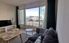 A 50 mètres de la plage, sur la Corniche vue mer.