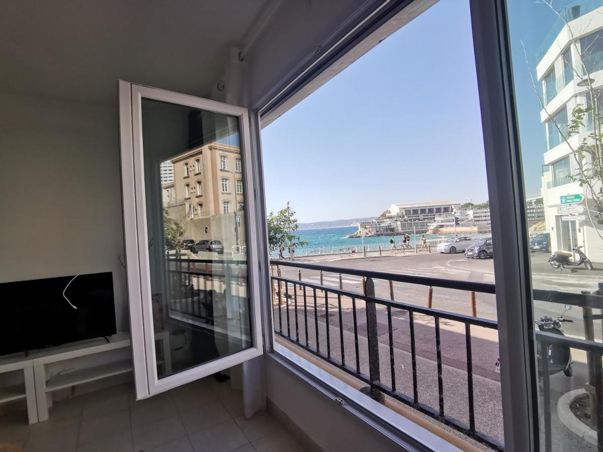 A 50 mètres de la plage, sur la Corniche vue mer. Marseille Extérieur photo