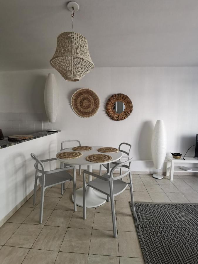 A 50 mètres de la plage, sur la Corniche vue mer. Marseille Extérieur photo