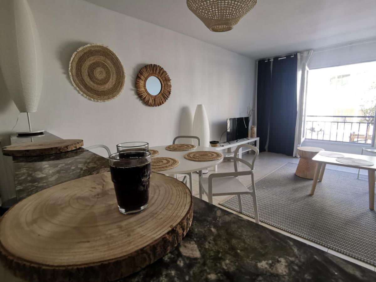 A 50 mètres de la plage, sur la Corniche vue mer. Marseille Extérieur photo