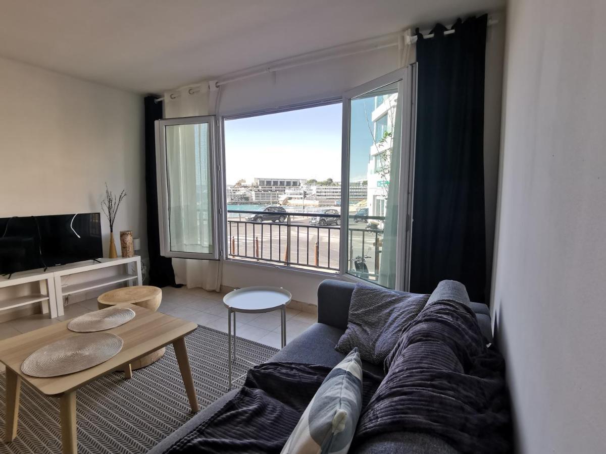 A 50 mètres de la plage, sur la Corniche vue mer. Marseille Extérieur photo