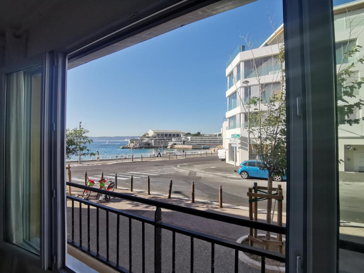 A 50 mètres de la plage, sur la Corniche vue mer. Marseille Extérieur photo